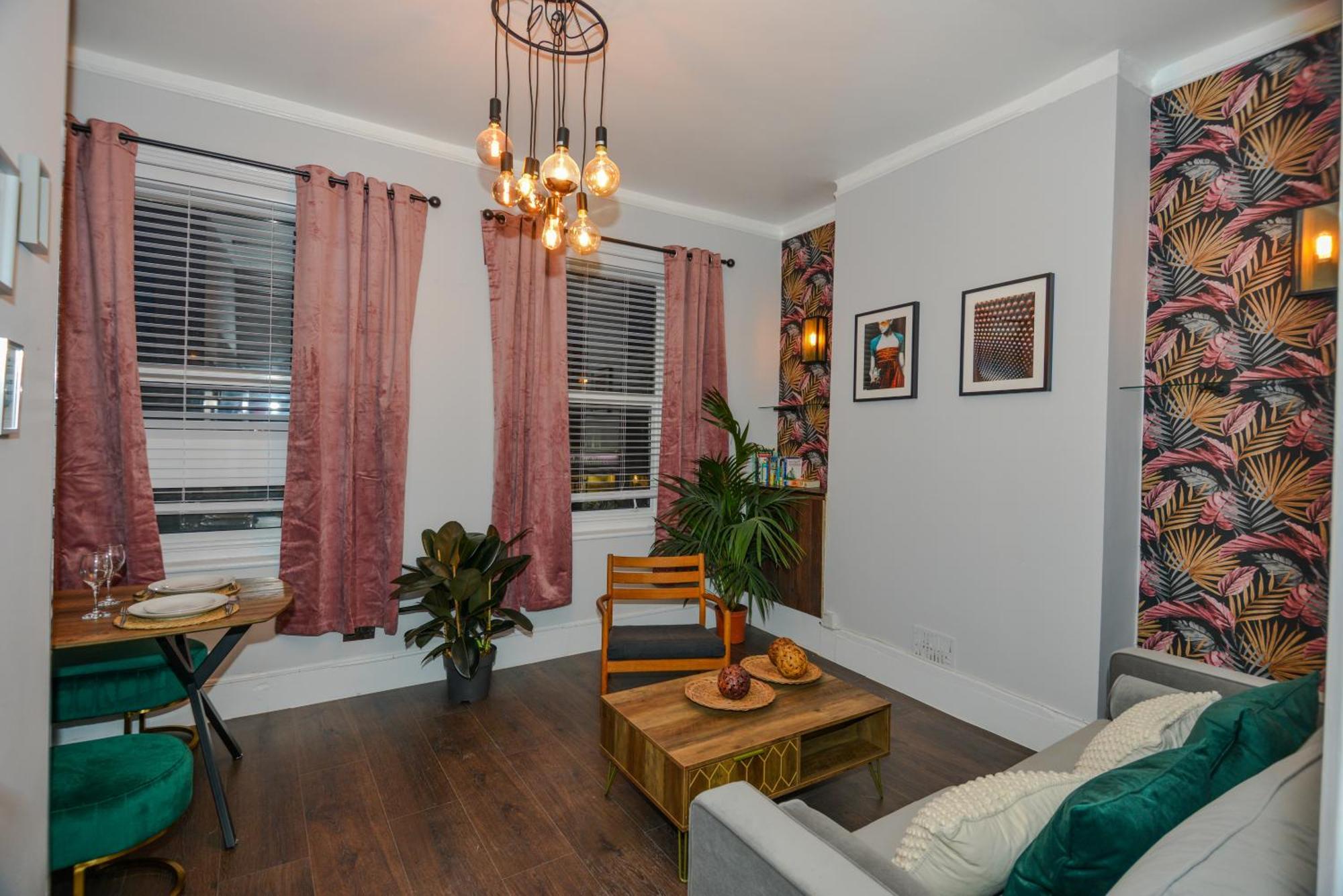 Cosy 1 Bedroom Home For Small Families ลอนดอน ภายนอก รูปภาพ
