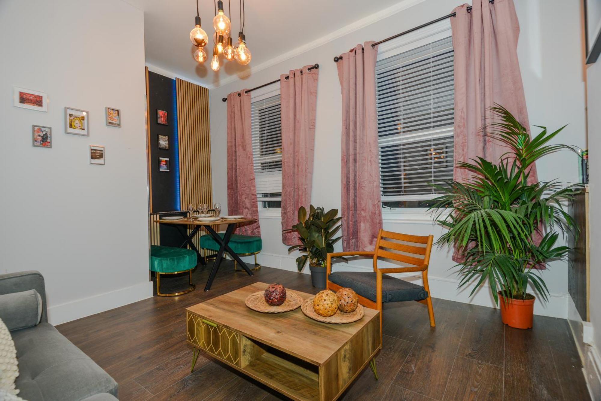 Cosy 1 Bedroom Home For Small Families ลอนดอน ภายนอก รูปภาพ